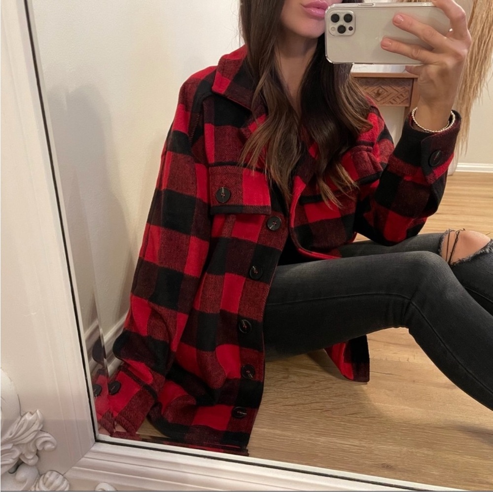 Red and black plaid oversized coat! ♥️
